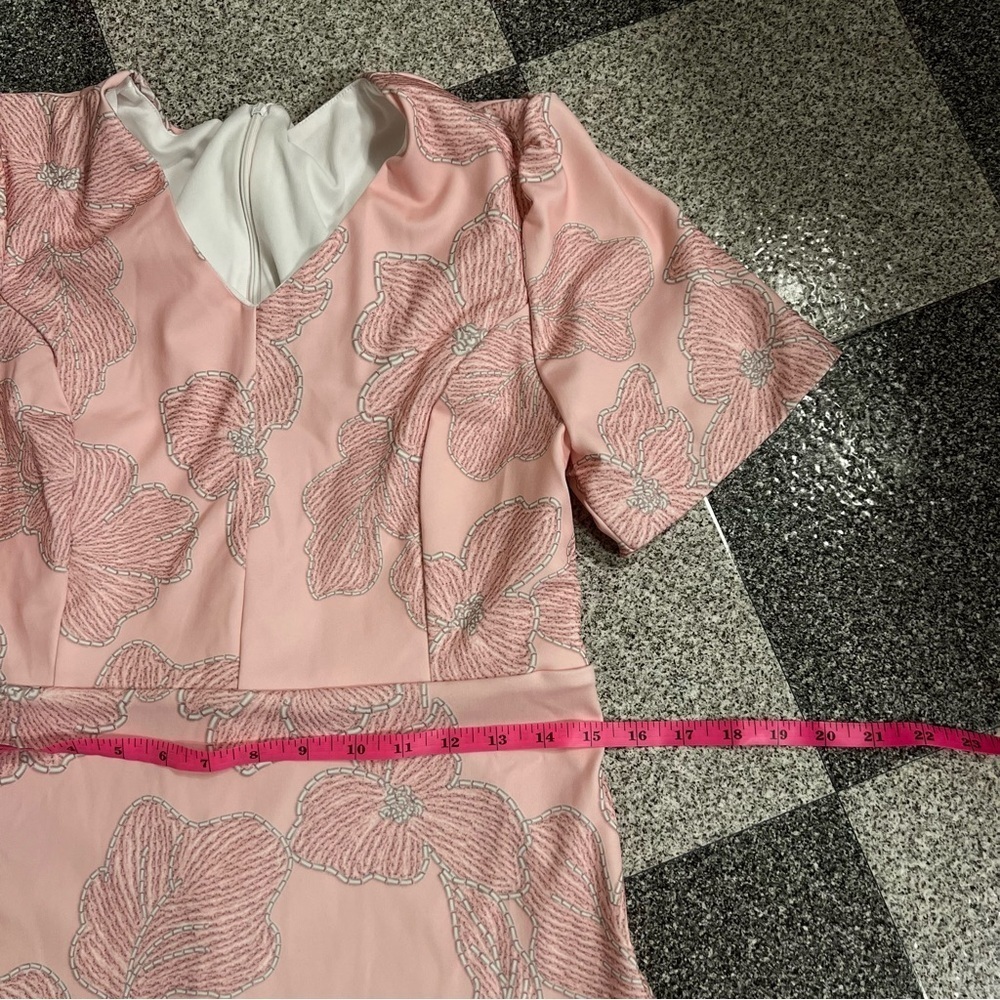 ❤️3/$15 Elegant Pink Midi Floral Dress Size M - Picture 2 of 6
